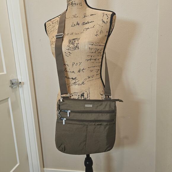 Baggallini Nylon Crossbody - Picture 1 of 7